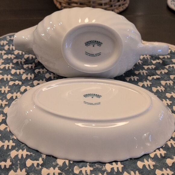 Johnson Brothers Regency White Swirl Gravy Boat and Under Plate England - Picture 4 of 10